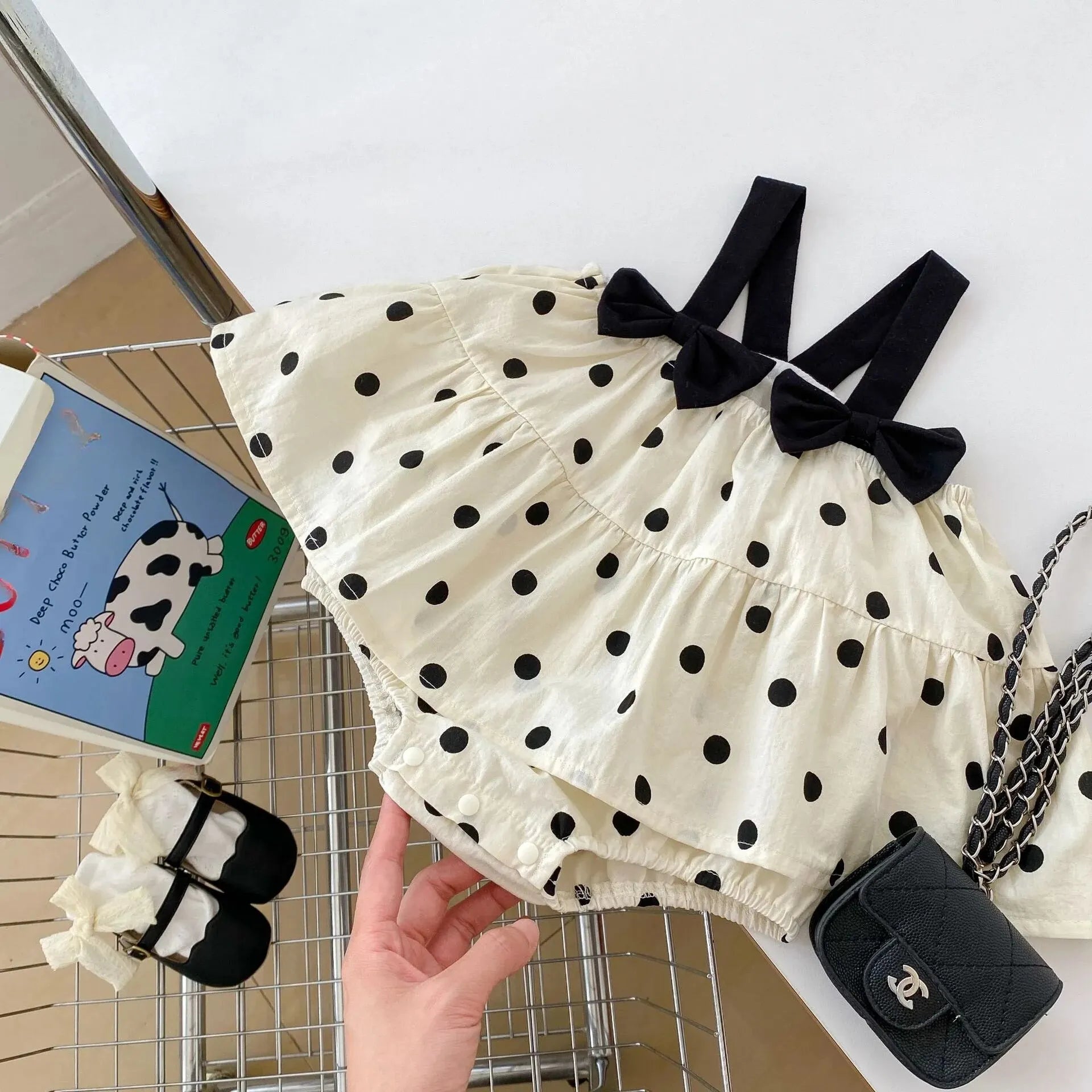 -ベビーロンパース キャミソールスカートボディスーツ 水玉ドットリボン モノトーン【mh0005682】 - mamahalo shop - ノースリーブロンパース -  べビー服 - 子供服 - 男の子 - 女の子