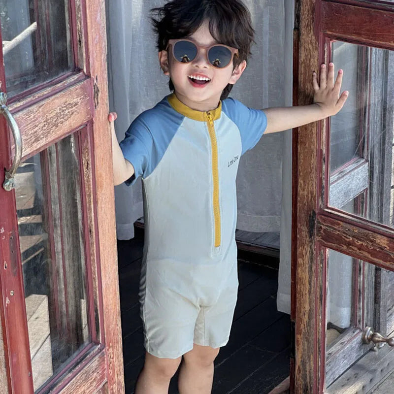 -キッズ水着 半袖ラッシュガード つなぎ ワンピース スイムウェア 恐竜ダイナソープリント【mh0005114】 - mamahalo shop - ベビー用水着 -  べビー服 - 子供服 - 男の子 - 女の子