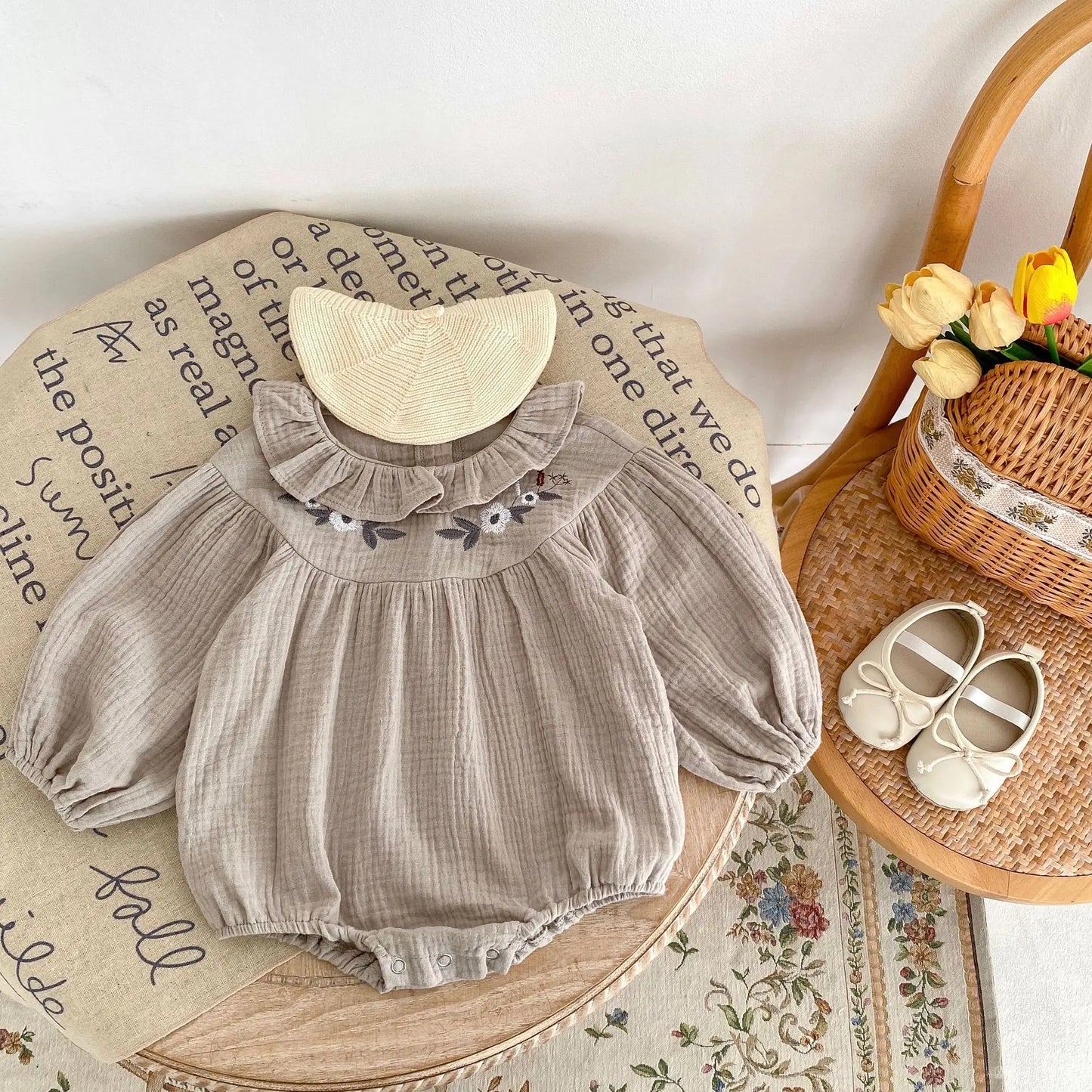 -ベビー フラワー 花柄 刺繍 フリルカラー 長袖 ロンパース ガールズ【mh0004929】 - mamahalo shop - 長袖ロンパース -  べビー服 - 子供服 - 男の子 - 女の子