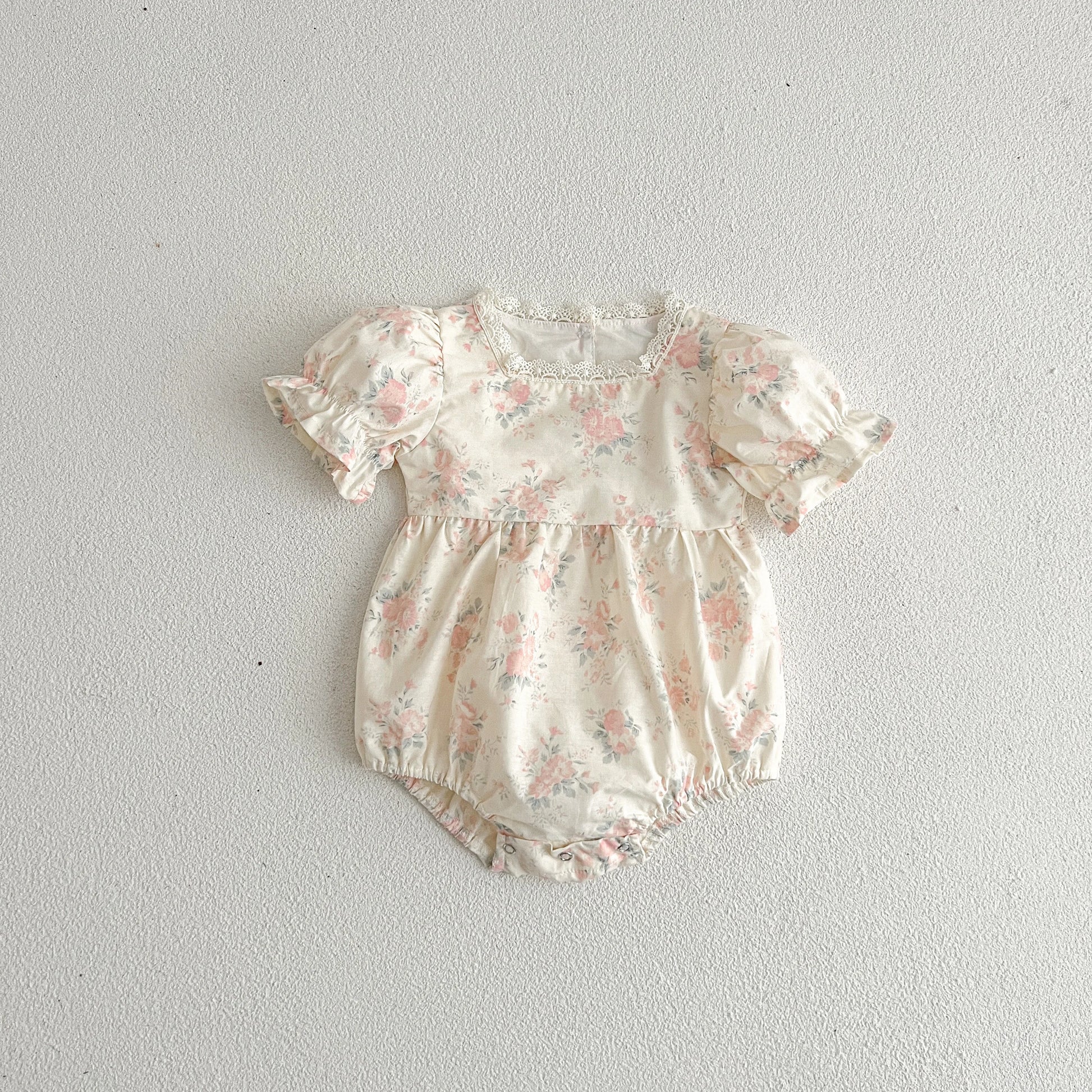 -ベビーロンパース 半袖パフスリーブボディスーツ フラワー花柄プリント【mh0006062】 - mamahalo shop - 半袖ロンパース -  べビー服 - 子供服 - 男の子 - 女の子