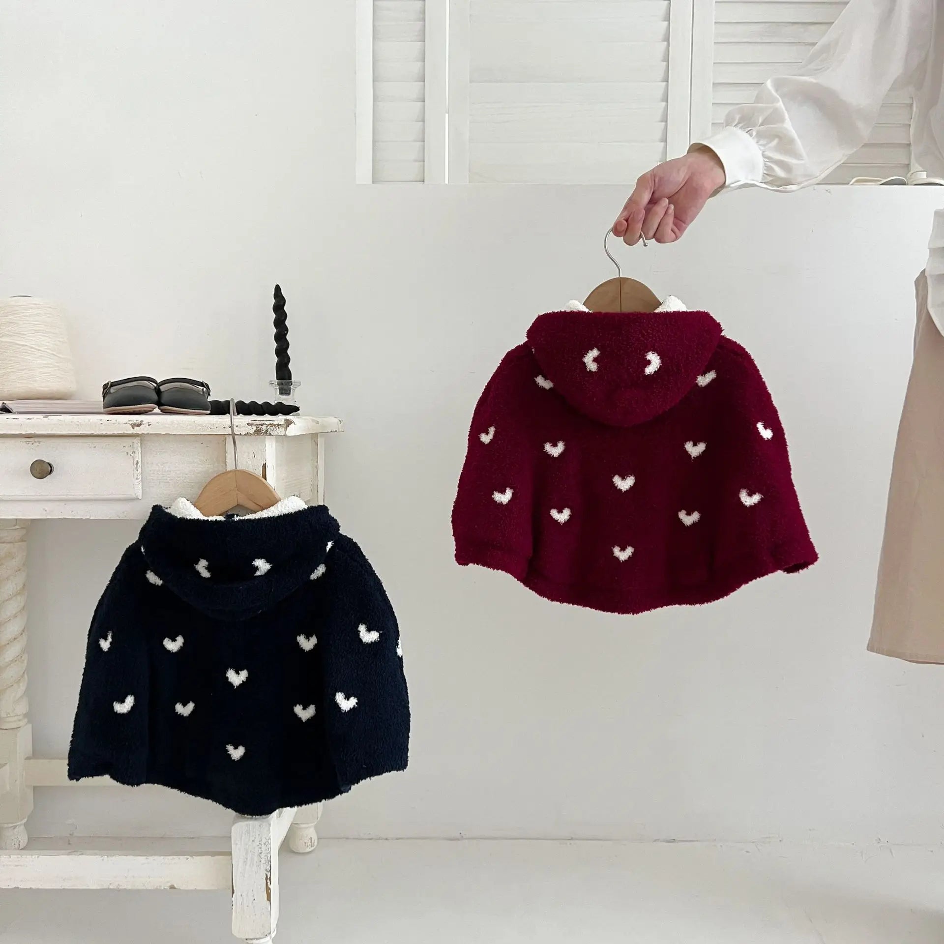 -ベビーアウター ハート柄ニットフーディケープマントポンチョ 2カラー - mamahalo shop - ショートコート・ジャケット・ジャンパー -  べビー服 - 子供服 - 男の子 - 女の子