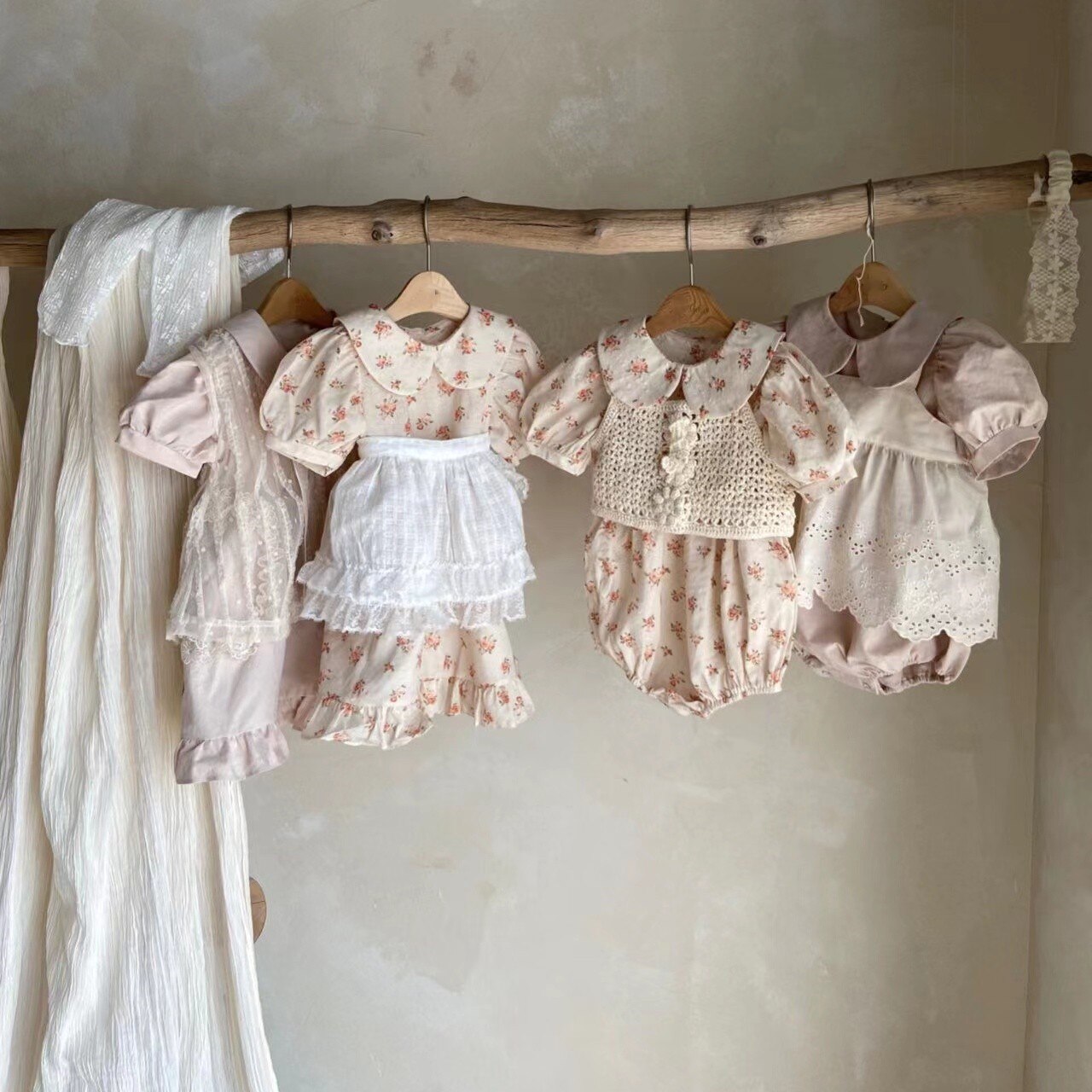 -ベビー キッズ レース フリル 丸襟 半袖 ロンパース ワンピース リンク 姉妹 お揃い コーデ ガールズ【mh0002622】 - mamahalo shop - 半袖ロンパース -  べビー服 - 子供服 - 男の子 - 女の子