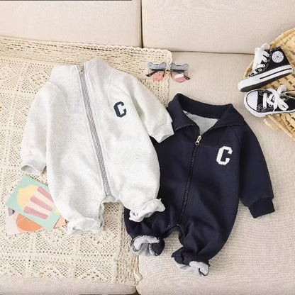 -ベビージャンプスーツ 長袖つなぎ 襟付き ジップアップ レターロゴ 2カラー【mh0006447】 - mamahalo shop - 長袖ジャンプスーツ -  べビー服 - 子供服 - 男の子 - 女の子