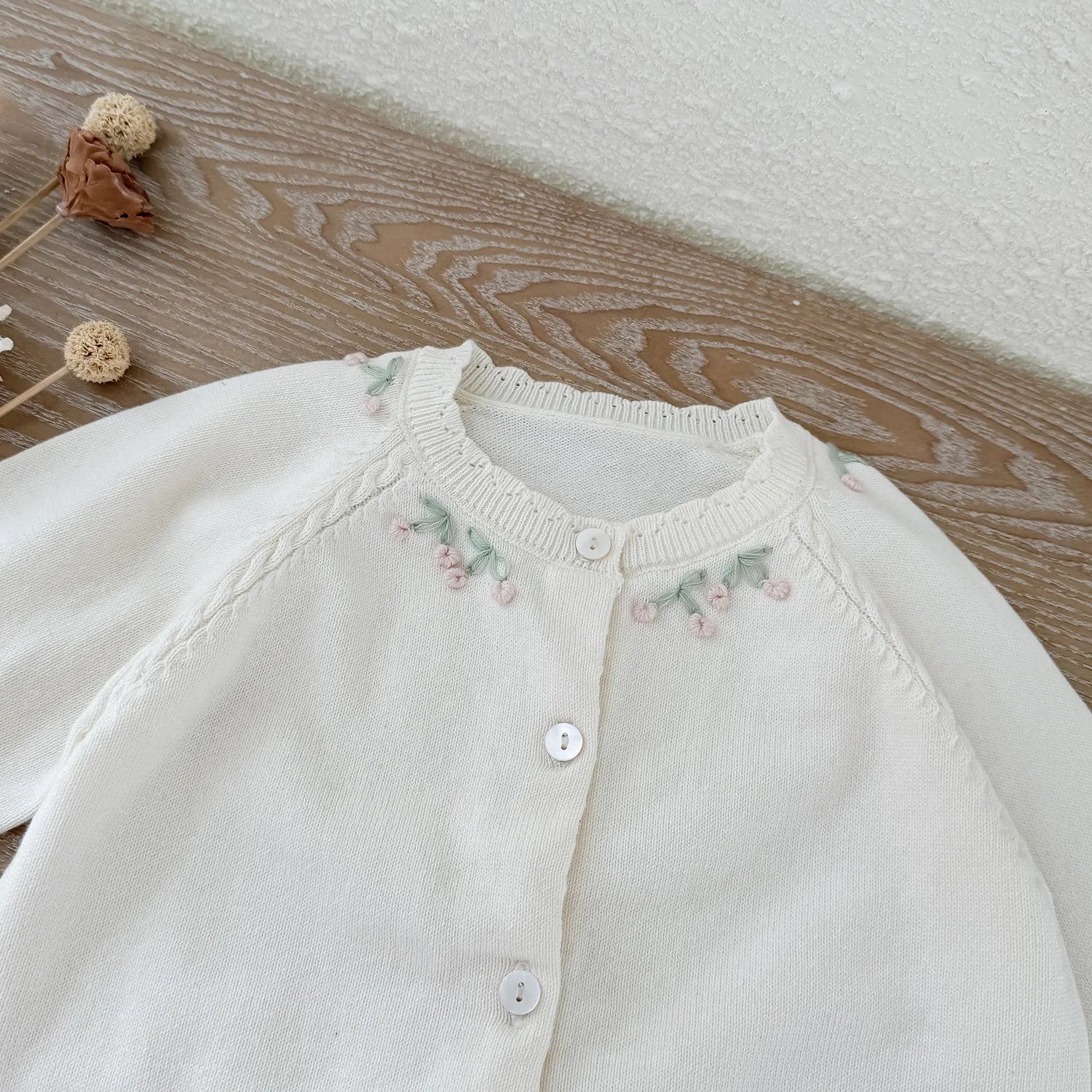 -キッズカーディガン フラワー花柄刺繍ワンポイントニットジャケット 2カラー - mamahalo shop - カーディガン・パーカー -  べビー服 - 子供服 - 男の子 - 女の子