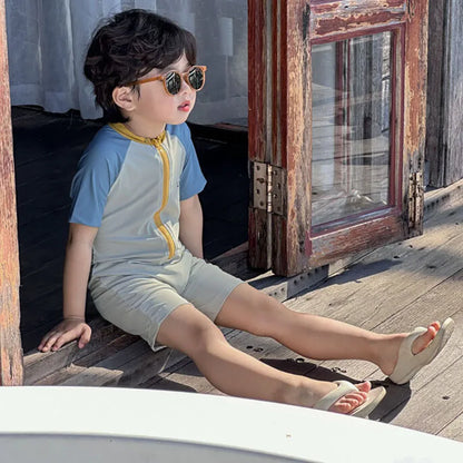 -キッズ水着 半袖ラッシュガード つなぎ ワンピース スイムウェア 恐竜ダイナソープリント【mh0005114】 - mamahalo shop - ベビー用水着 -  べビー服 - 子供服 - 男の子 - 女の子