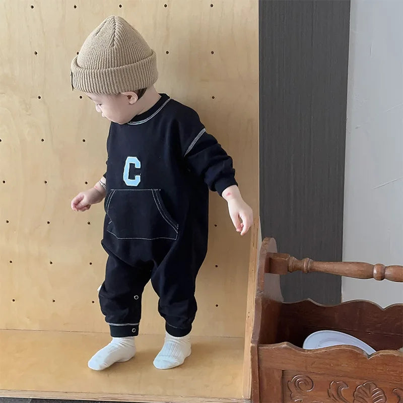 -ベビーロンパース 長袖ジャンプスーツ ポケット レターロゴワンポイント ベージュ/ブラック/2カラー - mamahalo shop - 長袖ロンパース -  べビー服 - 子供服 - 男の子 - 女の子