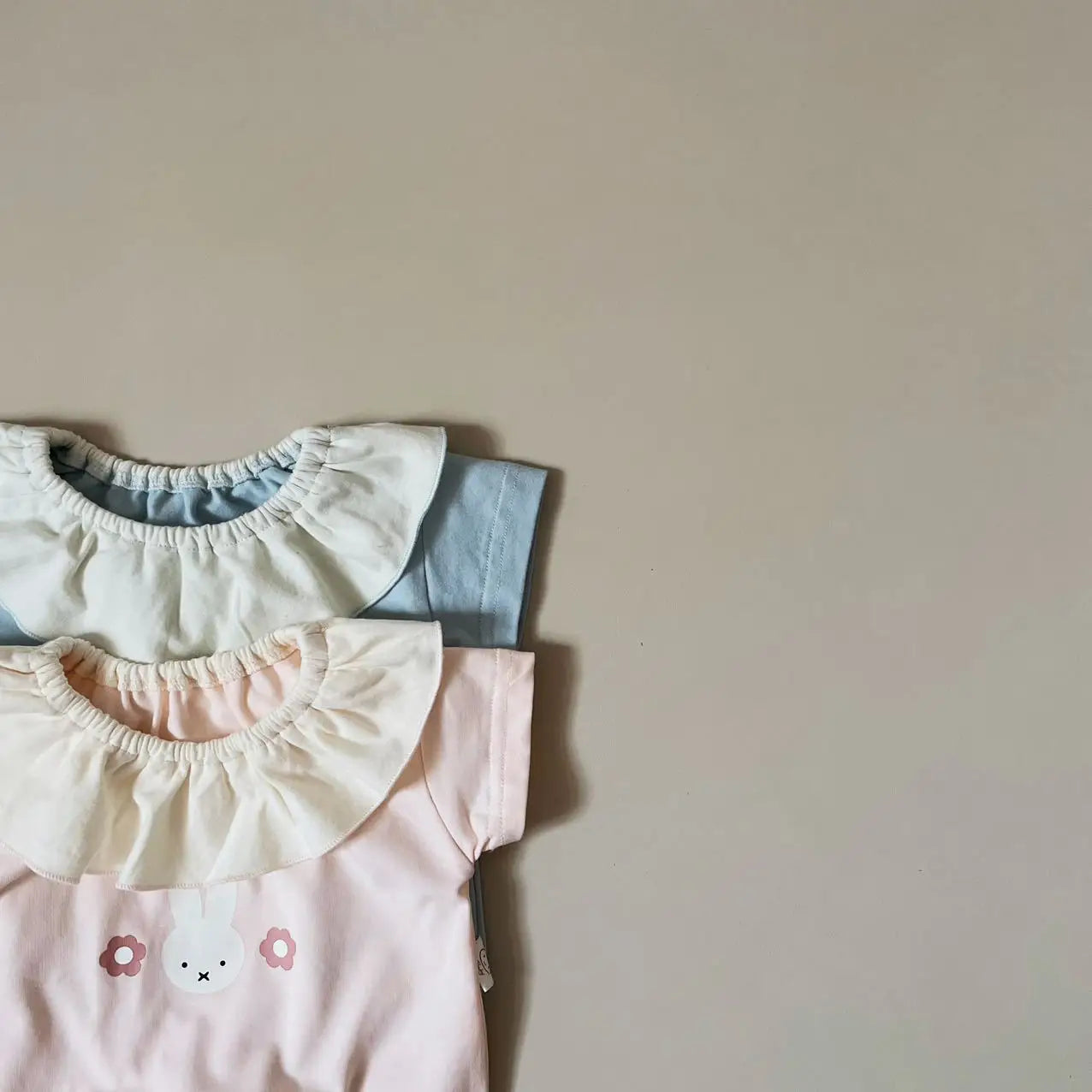 -ベビーロンパース サークル襟 半袖ボディスーツ うさぎミッフィー 2カラー【mh0006311】 - mamahalo shop - 半袖ロンパース -  べビー服 - 子供服 - 男の子 - 女の子