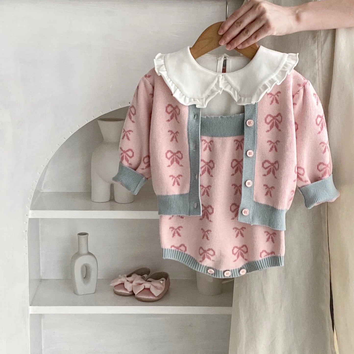 -ベビーカーディガン/ロンパース ニットジャケット/ニットサスペンダーボディスーツ リボン【mh0006475】 - mamahalo shop - ロンパースセットアップ -  べビー服 - 子供服 - 男の子 - 女の子