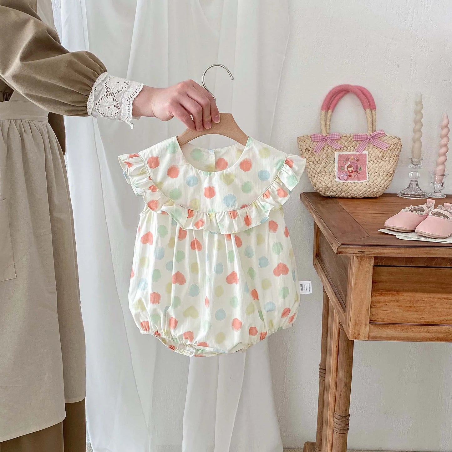 -ベビーロンパース ノースリーブ フリルボディスーツ 水玉ドットハートプリント【mh0006544】 - mamahalo shop - ノースリーブロンパース -  べビー服 - 子供服 - 男の子 - 女の子