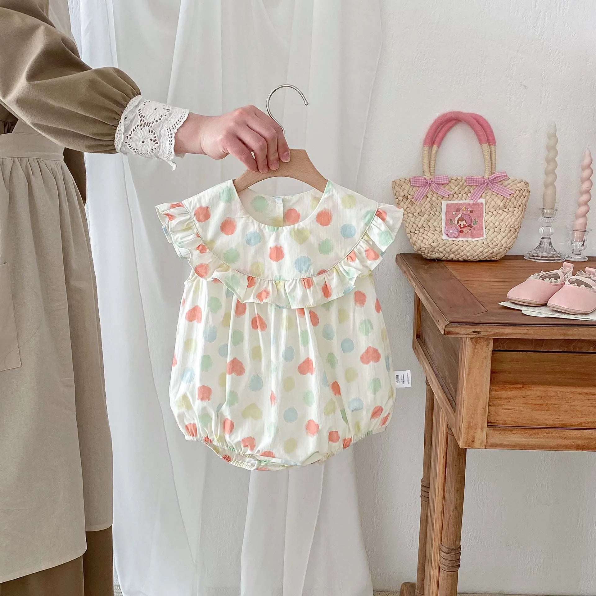 -ベビーロンパース ノースリーブ フリルボディスーツ 水玉ドットハートプリント【mh0006544】 - mamahalo shop - ノースリーブロンパース -  べビー服 - 子供服 - 男の子 - 女の子