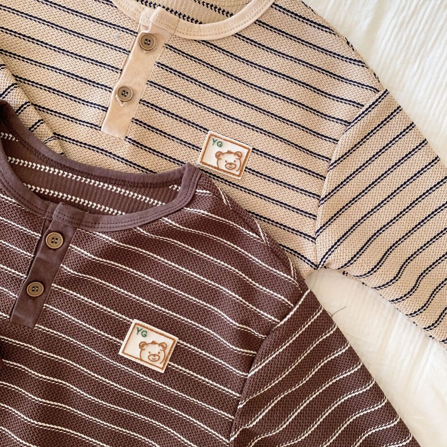 -キッズトップス ボーダーベアくまワンポイントヘンリーネック長袖Tシャツ 2 カラー - mamahalo shop - 長袖Tシャツ -  べビー服 - 子供服 - 男の子 - 女の子