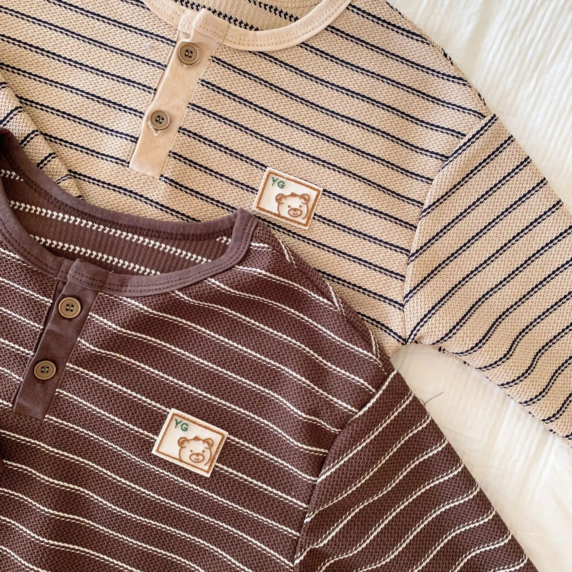 -キッズトップス ボーダーベアくまワンポイントヘンリーネック長袖Tシャツ 2 カラー - mamahalo shop - 長袖Tシャツ -  べビー服 - 子供服 - 男の子 - 女の子