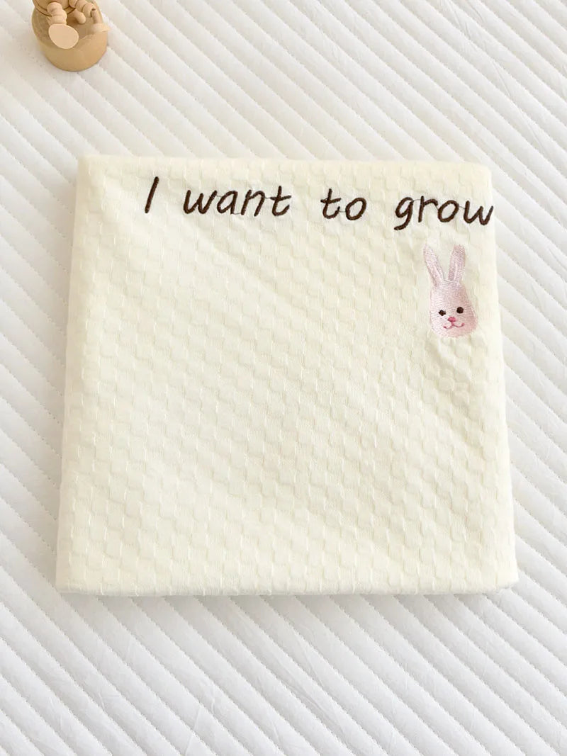 -ベビーブランケット おくるみ スワドル くまベア刺繍 レターロゴ - mamahalo shop - ベビーブランケット・タオル -  べビー服 - 子供服 - 男の子 - 女の子