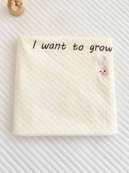 -ベビーブランケット おくるみ スワドル くまベア刺繍 レターロゴ - mamahalo shop - ベビーブランケット・タオル -  べビー服 - 子供服 - 男の子 - 女の子