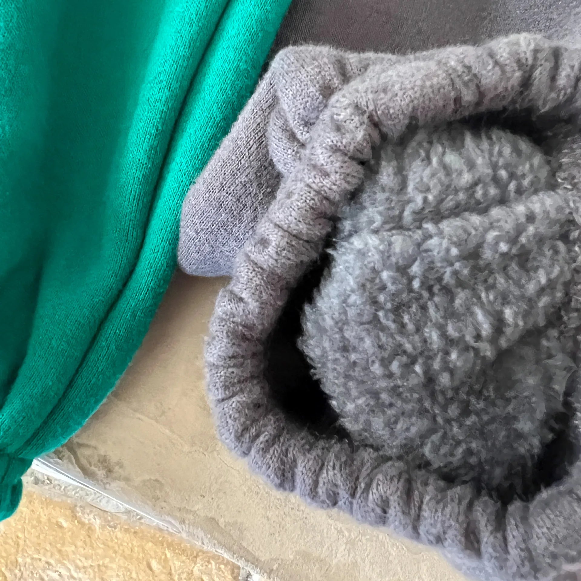 -キッズパンツ 裏ボアフリース スウェットパンツ ワンポイントロゴ センタータック スポーツパンツ グリーン ダークグレー 2カラー - mamahalo shop - ロングパンツ・スウェットパンツ -  べビー服 - 子供服 - 男の子 - 女の子