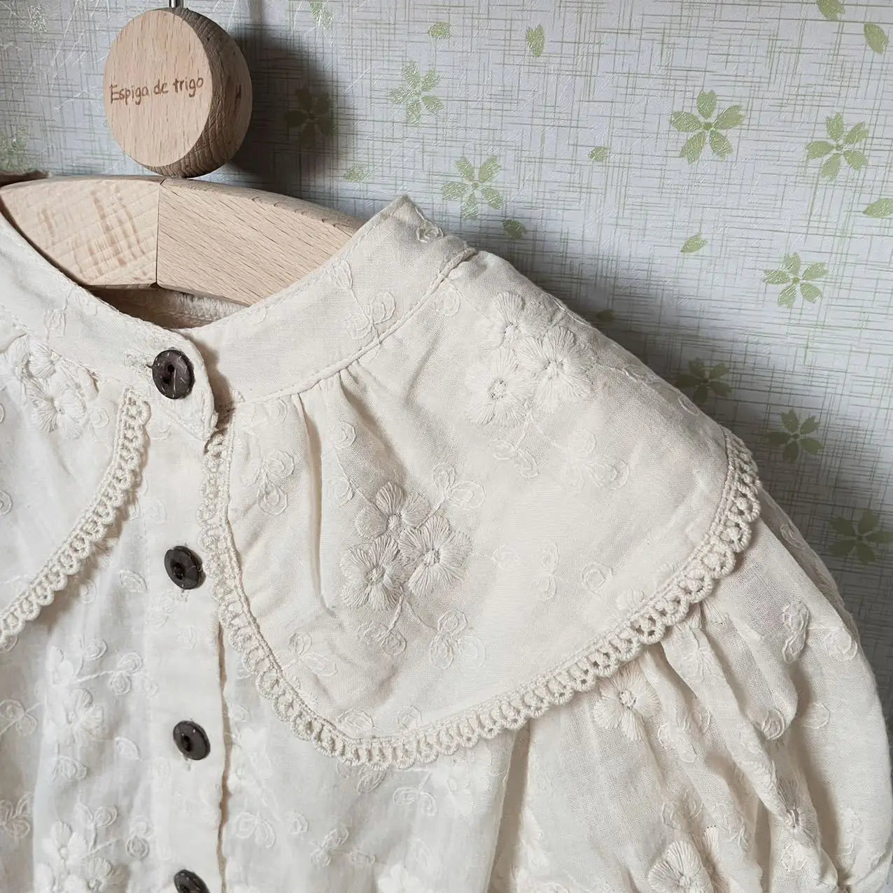 -ベビーロンパース 半袖ボディスーツ ビッグ襟 ベージュ - mamahalo shop - 半袖ロンパース -  べビー服 - 子供服 - 男の子 - 女の子