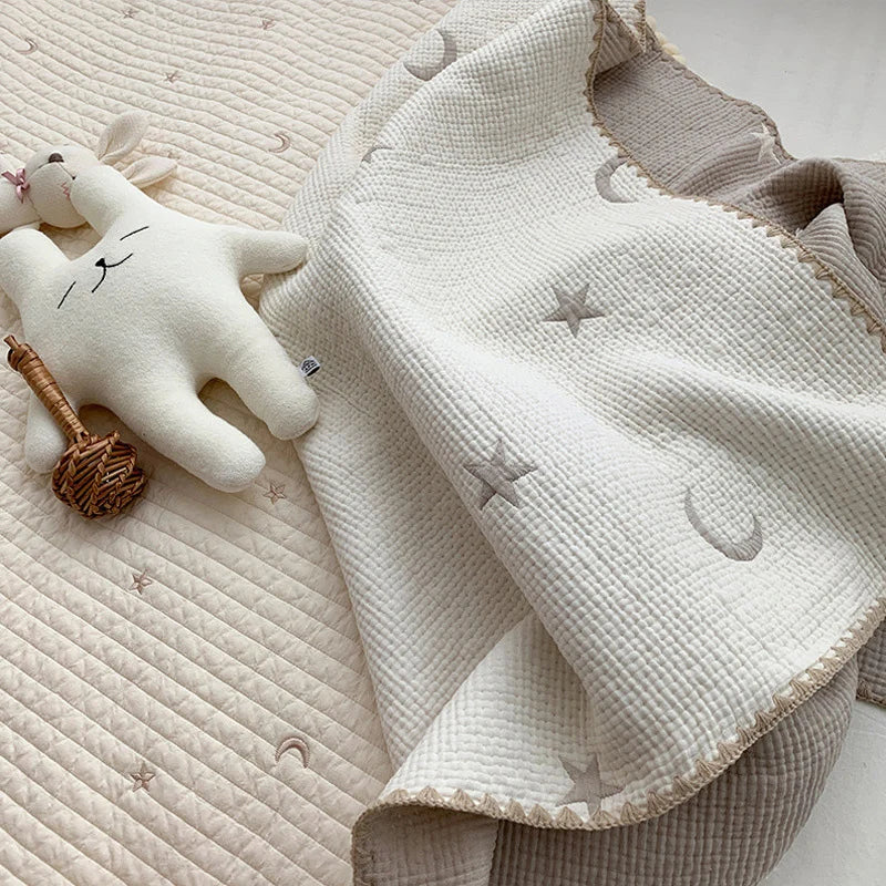 -ベビー ブランケット リバーシブル 毛布 おくるみ スワドル くま ベア ムーン スター 月 星 刺繍 80x150cm【mh0005093】 - mamahalo shop - ベビーブランケット・タオル -  べビー服 - 子供服 - 男の子 - 女の子