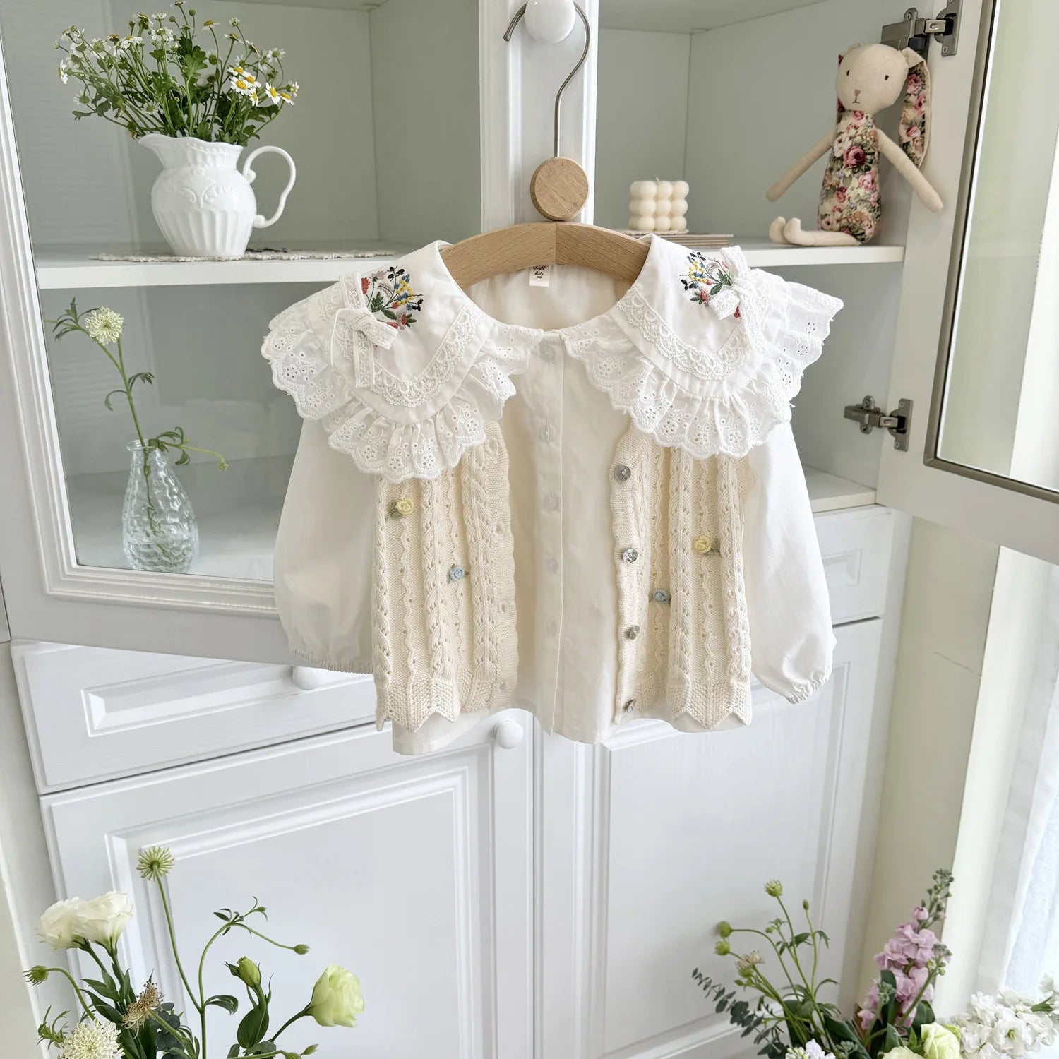 -キッズトップス 長袖ブラウス シャツ レース襟 フラワー花柄刺繍 リボン ホワイト - mamahalo shop - 長袖シャツ・ブラウス -  べビー服 - 子供服 - 男の子 - 女の子