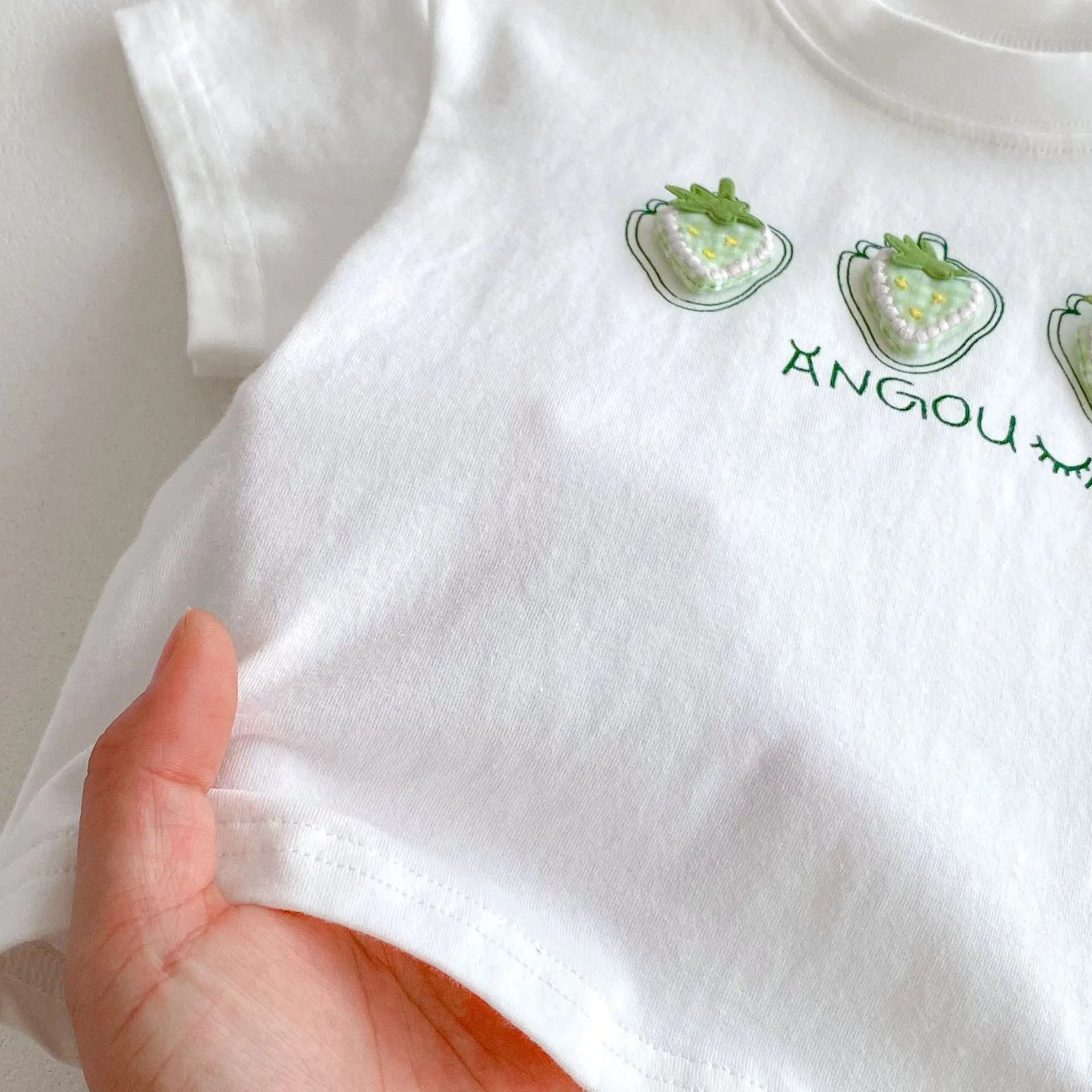 -ベビートップス 半袖Tシャツ いちごストロベリープリント 3カラー【mh0006101】 - mamahalo shop - 半袖Tシャツ -  べビー服 - 子供服 - 男の子 - 女の子