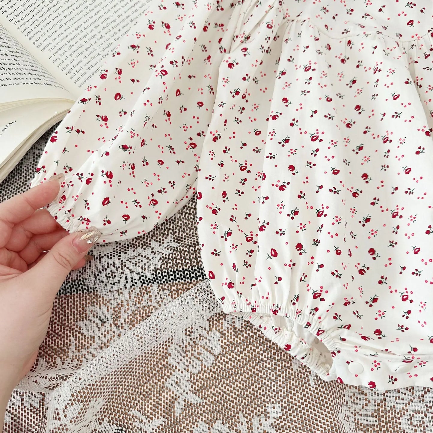 -ベビーロンパース 長袖丸襟ボディスーツ フラワー小花柄プリント【mh0004638】 - mamahalo shop - 長袖ロンパース -  べビー服 - 子供服 - 男の子 - 女の子