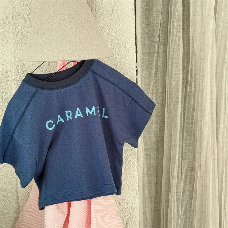 -キッズトップス 半袖プリントTシャツ CARAMEL レターロゴ 2カラー - mamahalo shop - 半袖Tシャツ -  べビー服 - 子供服 - 男の子 - 女の子