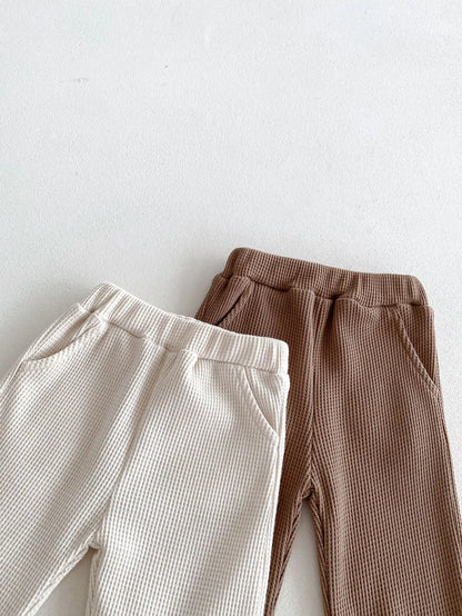 -ベビーキッズセットアップ 2点セット ワッフル 長袖Tシャツ+ロングパンツ レターロゴワッペン 2カラー【mh0006367】 - mamahalo shop - 長袖セットアップ -  べビー服 - 子供服 - 男の子 - 女の子