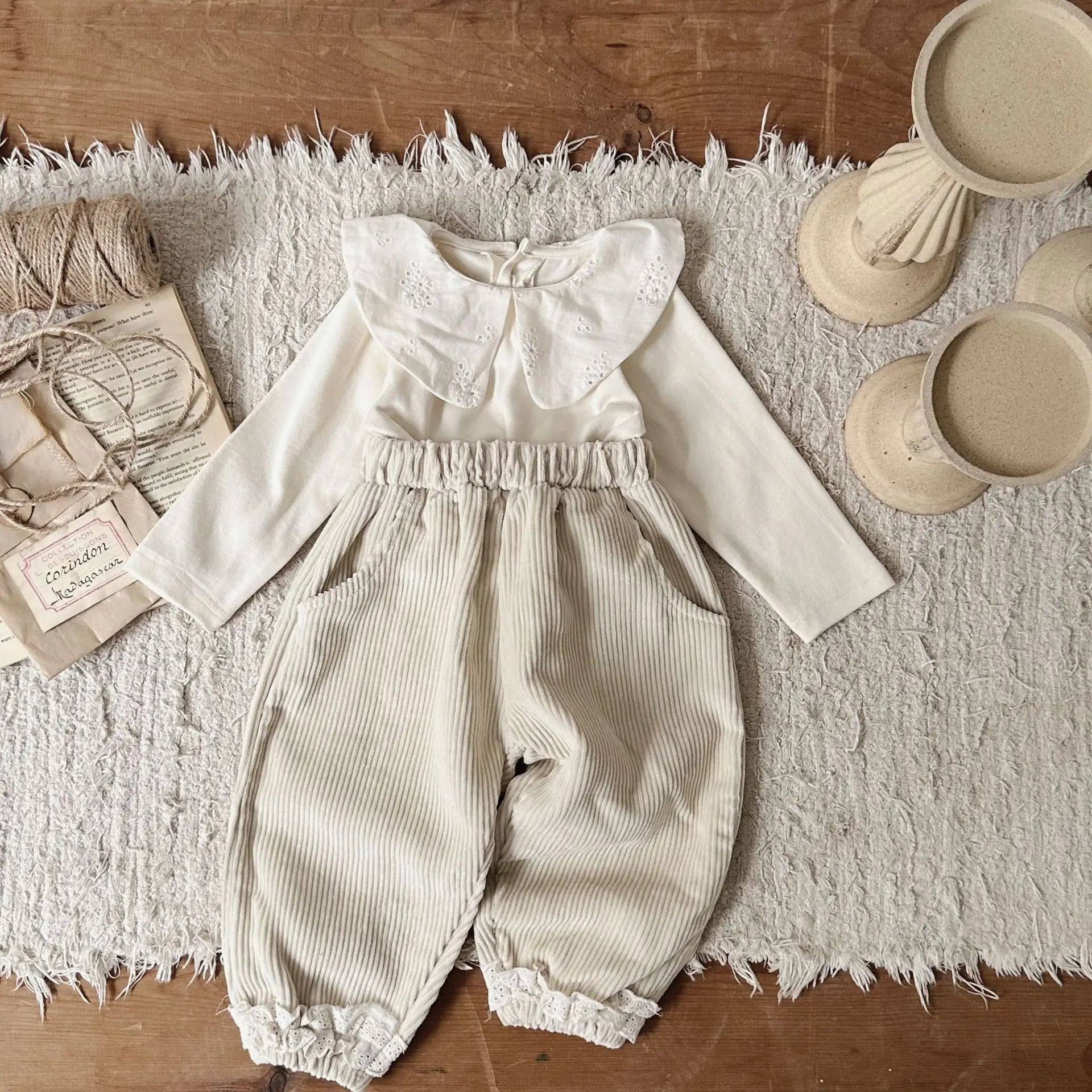 -ベビーパンツ 裾レースフリルコーデュロイルーズロングパンツ アプリコット【mh0006717】 - mamahalo shop - ロングパンツ・スウェットパンツ -  べビー服 - 子供服 - 男の子 - 女の子