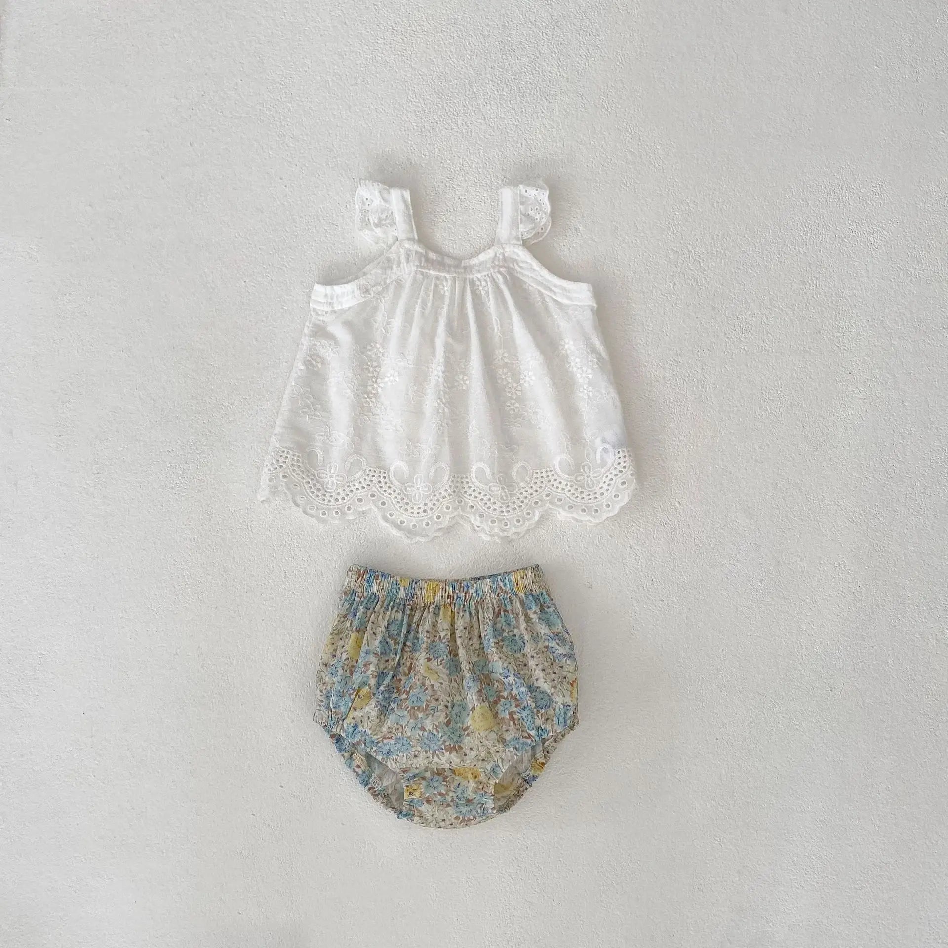 -ベビーセットアップ 2点セット ノースリーブレースチュニックブラウス+フラワープリントブルマパンツ【mh0006518】 - mamahalo shop - ノースリーブセットアップ -  べビー服 - 子供服 - 男の子 - 女の子