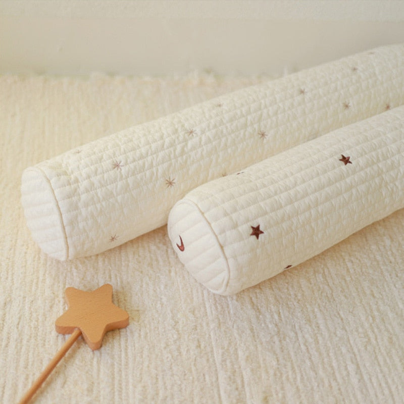 -ベビー ロング クッション 抱き枕 ピロー ベビーベッド バンパー ガード  くま ベア うさぎ バニー りす 雪 スノー 刺繍【mh0002306】 - mamahalo shop - ベビー寝具 -  べビー服 - 子供服 - 男の子 - 女の子