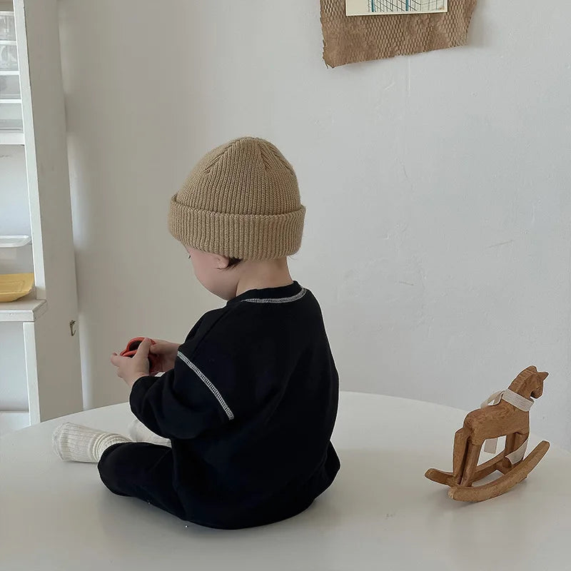 -ベビーロンパース 長袖ジャンプスーツ ポケット レターロゴワンポイント ベージュ/ブラック/2カラー - mamahalo shop - 長袖ロンパース -  べビー服 - 子供服 - 男の子 - 女の子