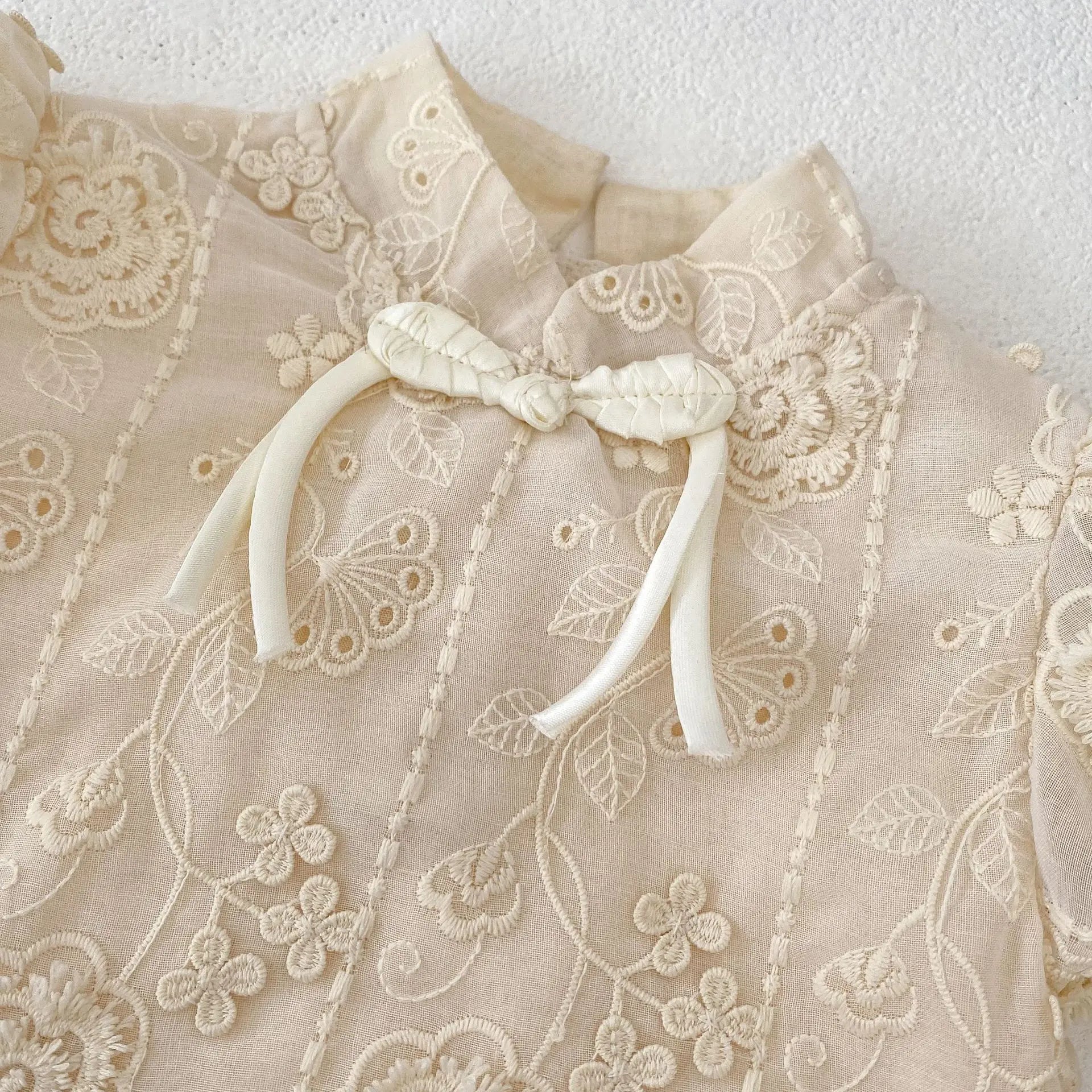 -ベビーロンパース 半袖チャイナドレスボディスーツ フリルレース アプリコット【mh0005539】 - mamahalo shop - 半袖ロンパース -  べビー服 - 子供服 - 男の子 - 女の子