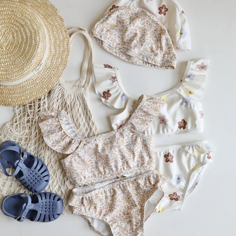 -キッズ水着 ガールズ ビキニ セパレート フリルトップス+パンツ+帽子セット フラワープリント 2カラー スイムウェア【mh0005995】 - mamahalo shop - ベビー用水着 -  べビー服 - 子供服 - 男の子 - 女の子