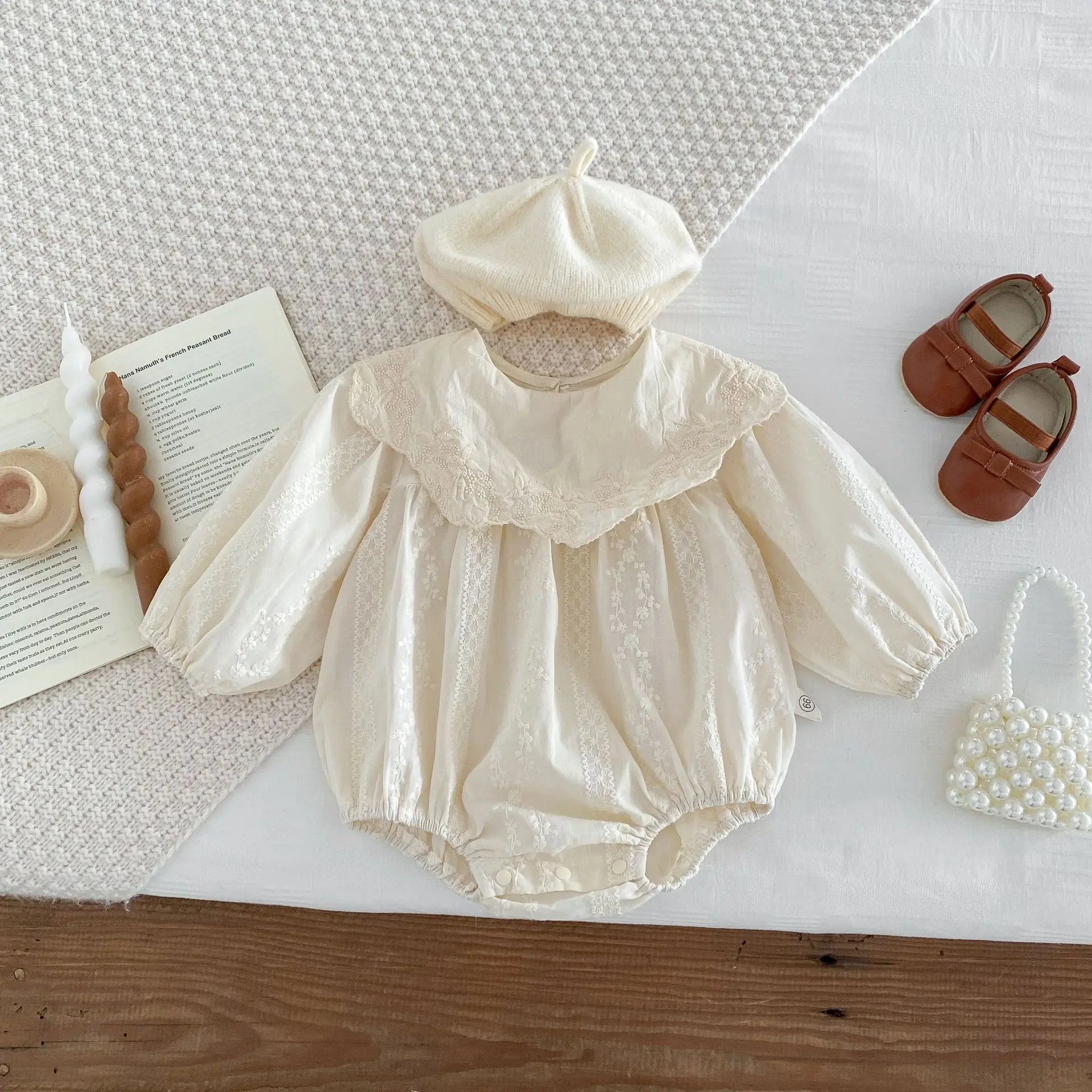 -ベビーロンパース 長袖ボディスーツ フリル襟レース刺繍 ベージュ【mh0004606】 - mamahalo shop - 長袖ロンパース -  べビー服 - 子供服 - 男の子 - 女の子