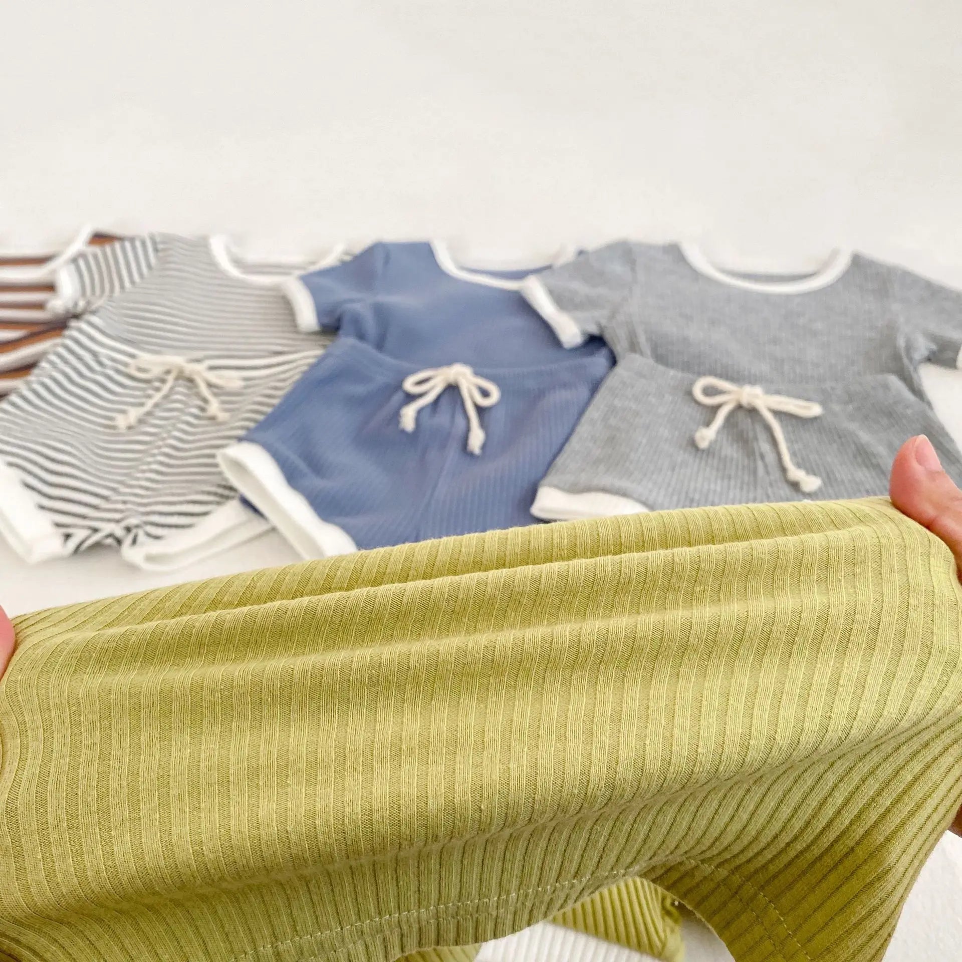 -ベビーセットアップ 2点セット 半袖Tシャツ+ショートパンツ シンプルベーシック 無地/ボーダー 5カラー - mamahalo shop - 半袖セットアップ -  べビー服 - 子供服 - 男の子 - 女の子