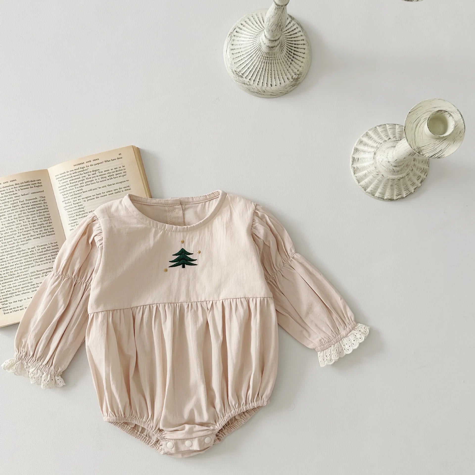 -ベビーロンパース 長袖ベルスリーブボディスーツ 木ツリー刺繍【mh0004665】 - mamahalo shop - 長袖ロンパース -  べビー服 - 子供服 - 男の子 - 女の子