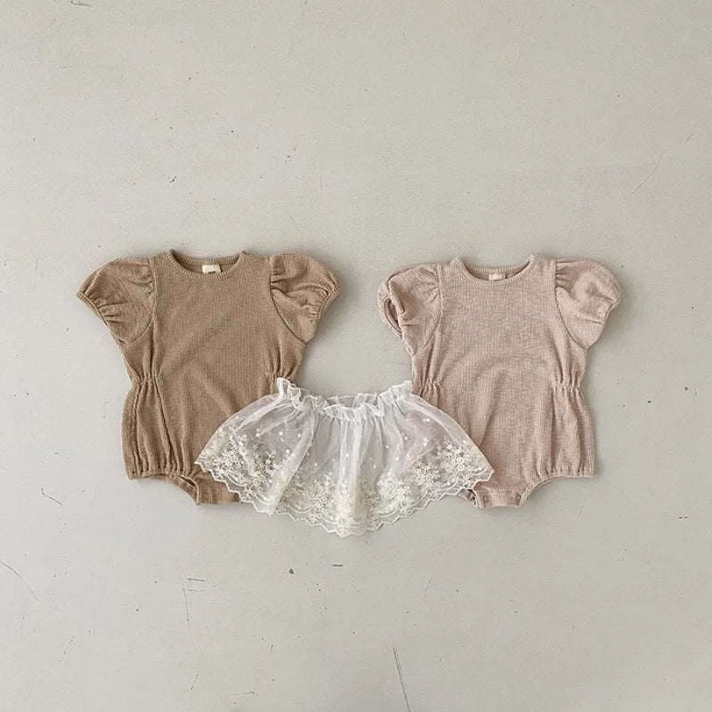 -ベビーロンパース レーススカートセット 半袖パフスリーブボディスーツ 2カラー【mh0005544】 - mamahalo shop - ロンパースセットアップ -  べビー服 - 子供服 - 男の子 - 女の子
