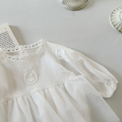 -ベビーロンパース 長袖スカートボディスーツ レース スワンワンポイント ホワイト - mamahalo shop - 長袖ロンパース -  べビー服 - 子供服 - 男の子 - 女の子