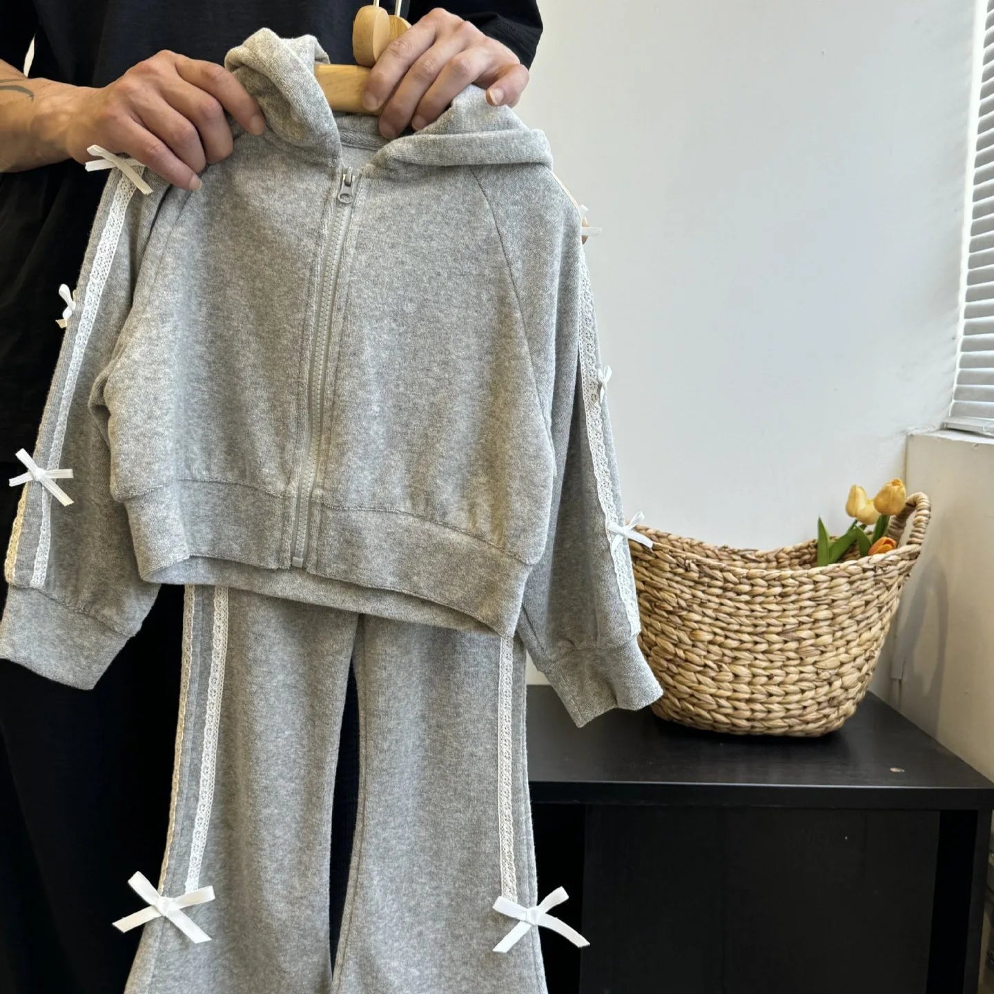 -キッズセットアップ 2点セット リボンサイドラインフーディジッパー長袖スウェットパーカー+スウェットパンツ グレー - mamahalo shop - 長袖セットアップ -  べビー服 - 子供服 - 男の子 - 女の子