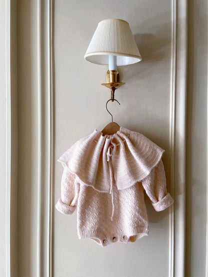 -ベビーロンパースセット 長袖ニットボディスーツ+フリルショールケープ 2カラー - mamahalo shop - 長袖ロンパース -  べビー服 - 子供服 - 男の子 - 女の子