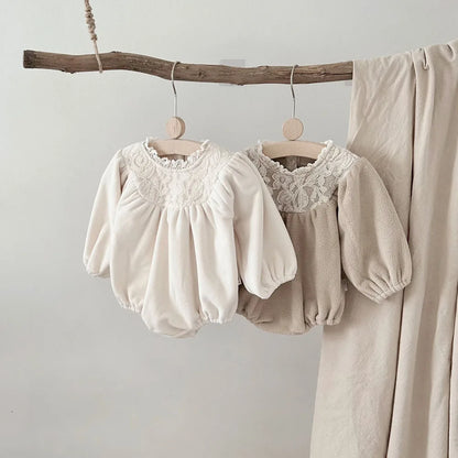 -ベビーロンパース フリース 刺繍レース 長袖ボディスーツ お出かけ 2カラー - mamahalo shop - 長袖ロンパース -  べビー服 - 子供服 - 男の子 - 女の子