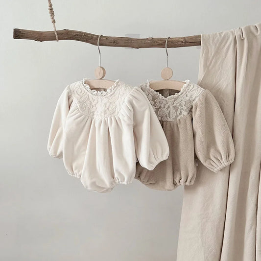 -ベビーロンパース フリース 刺繍レース 長袖ボディスーツ お出かけ 2カラー - mamahalo shop - 長袖ロンパース -  べビー服 - 子供服 - 男の子 - 女の子