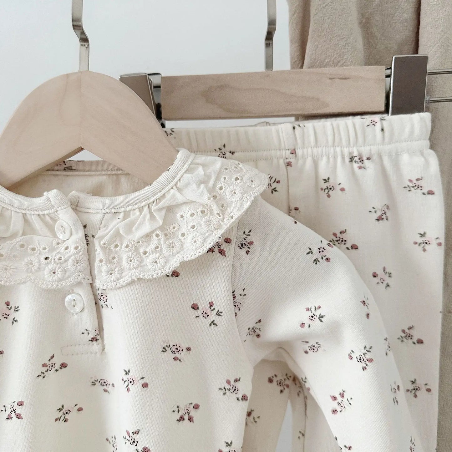 -ベビー長袖パジャマセット 長袖レース襟Tシャツ+ロングパンツ フラワー小花柄プリント - mamahalo shop - 長袖パジャマ -  べビー服 - 子供服 - 男の子 - 女の子