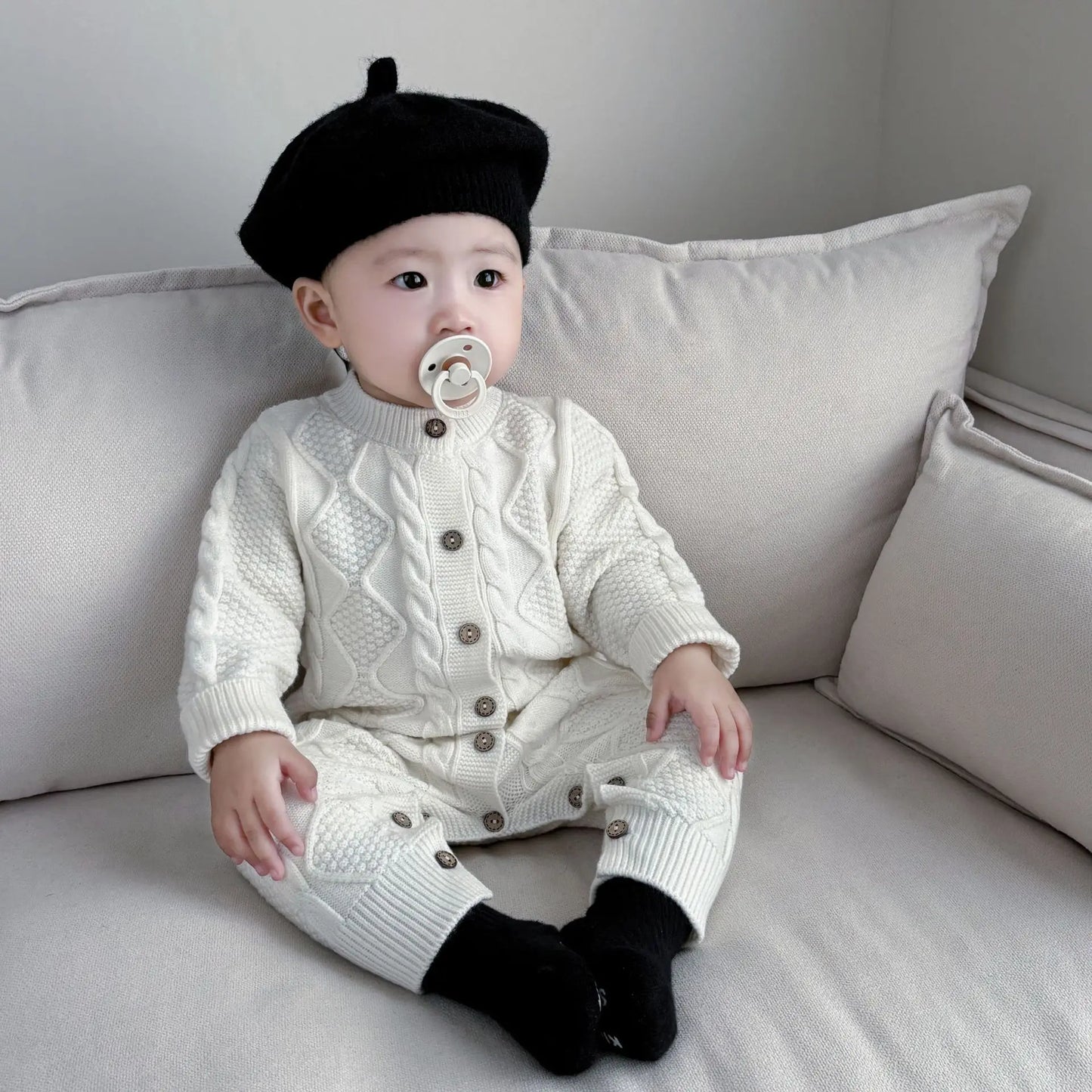 -ベビーロンパース 長袖ニットジャンプスーツ アランニットケーブル編み ホワイト/カーキ/2カラー【mh0004410】 - mamahalo shop - 長袖ロンパース -  べビー服 - 子供服 - 男の子 - 女の子