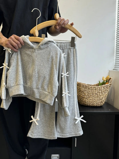 -キッズセットアップ 2点セット リボンサイドラインフーディジッパー長袖スウェットパーカー+スウェットパンツ グレー - mamahalo shop - 長袖セットアップ -  べビー服 - 子供服 - 男の子 - 女の子