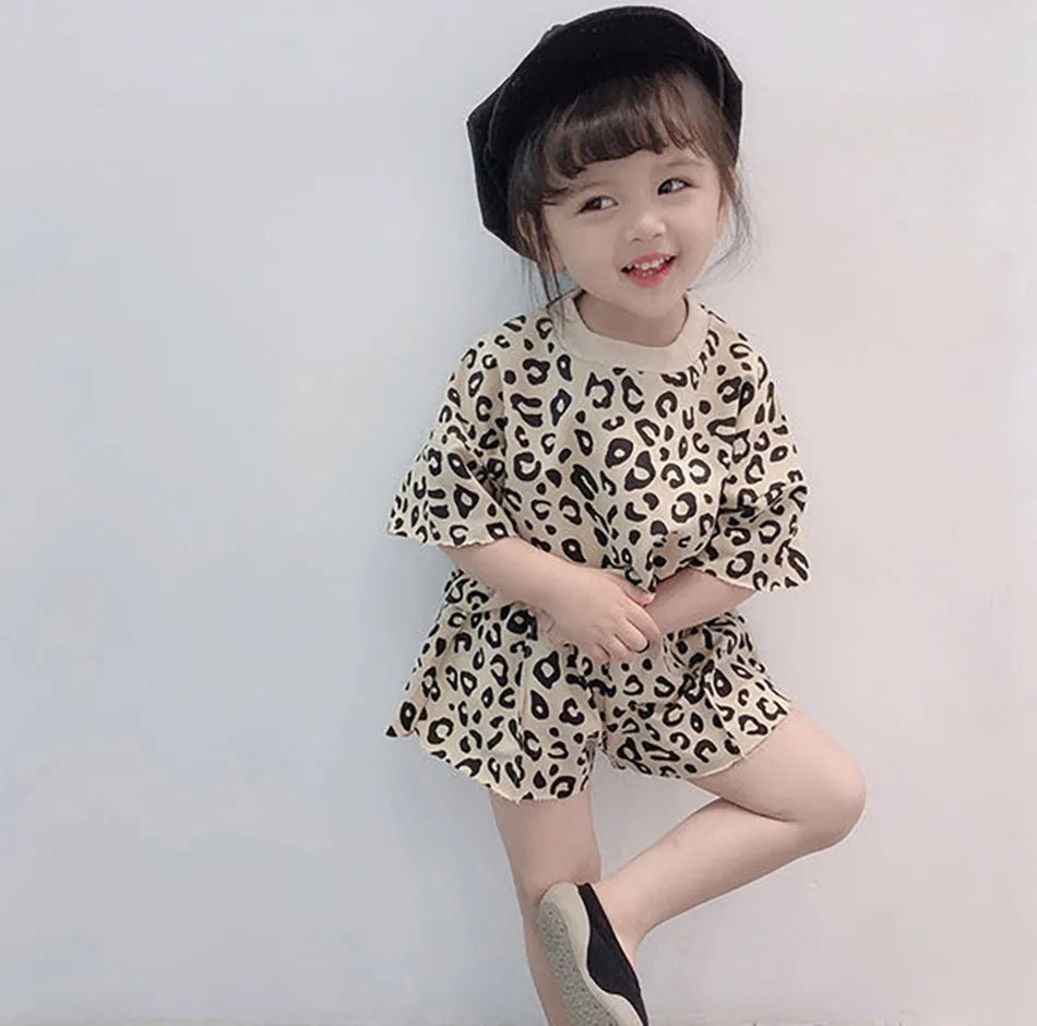 -キッズセットアップ 2点セット レオパードプリント 半袖Tシャツ+キュロットパンツ 4カラー【mh0006108】 - mamahalo shop - 半袖セットアップ -  べビー服 - 子供服 - 男の子 - 女の子