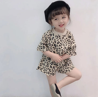 -キッズセットアップ 2点セット レオパードプリント 半袖Tシャツ+キュロットパンツ 4カラー【mh0006108】 - mamahalo shop - 半袖セットアップ -  べビー服 - 子供服 - 男の子 - 女の子