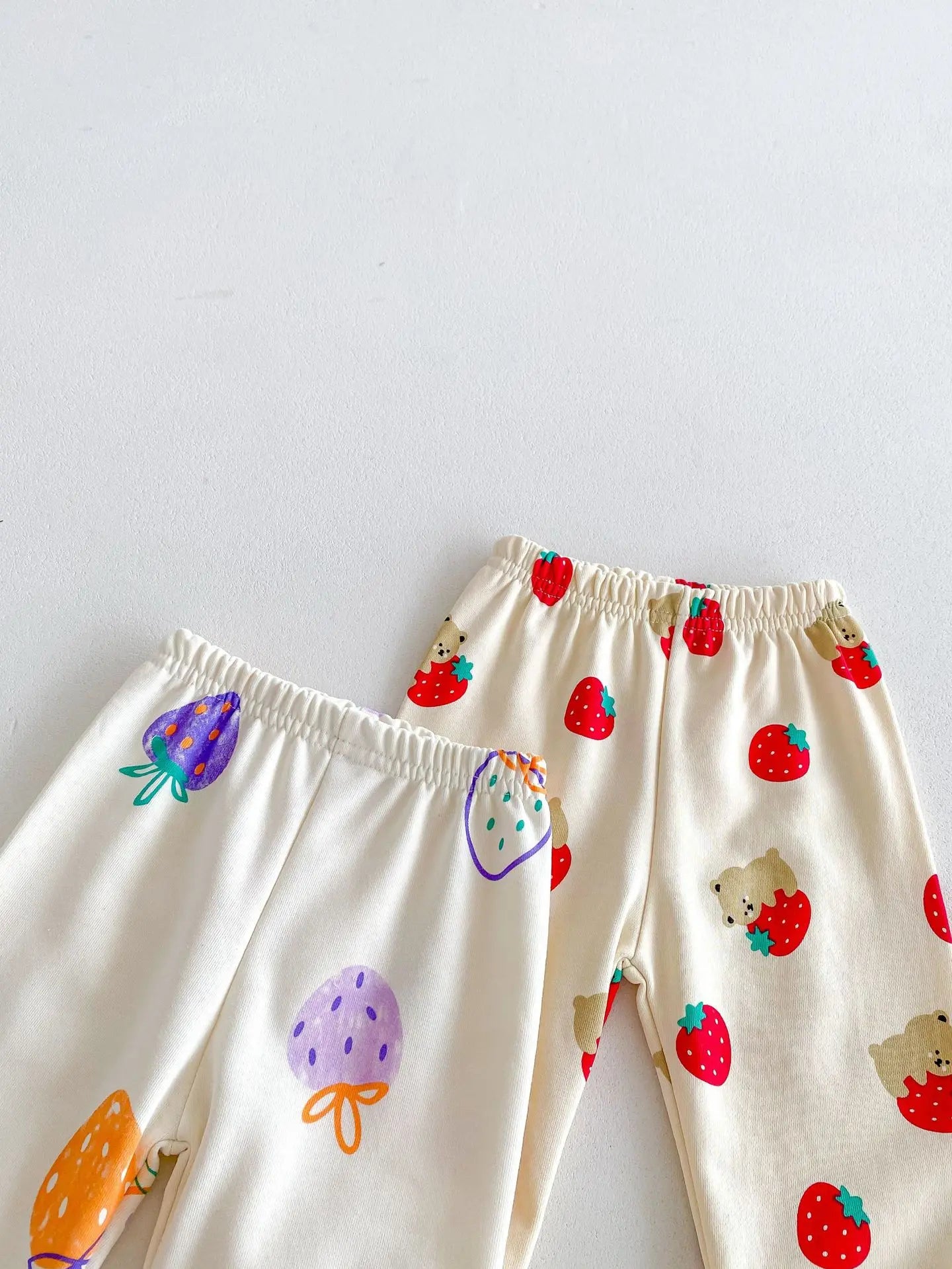 -ベビーキッズセットアップ 2点セット 長袖スウェットシャツ+ロングパンツ いちごストロベリープリント【mh0006361】 - mamahalo shop - 長袖セットアップ -  べビー服 - 子供服 - 男の子 - 女の子