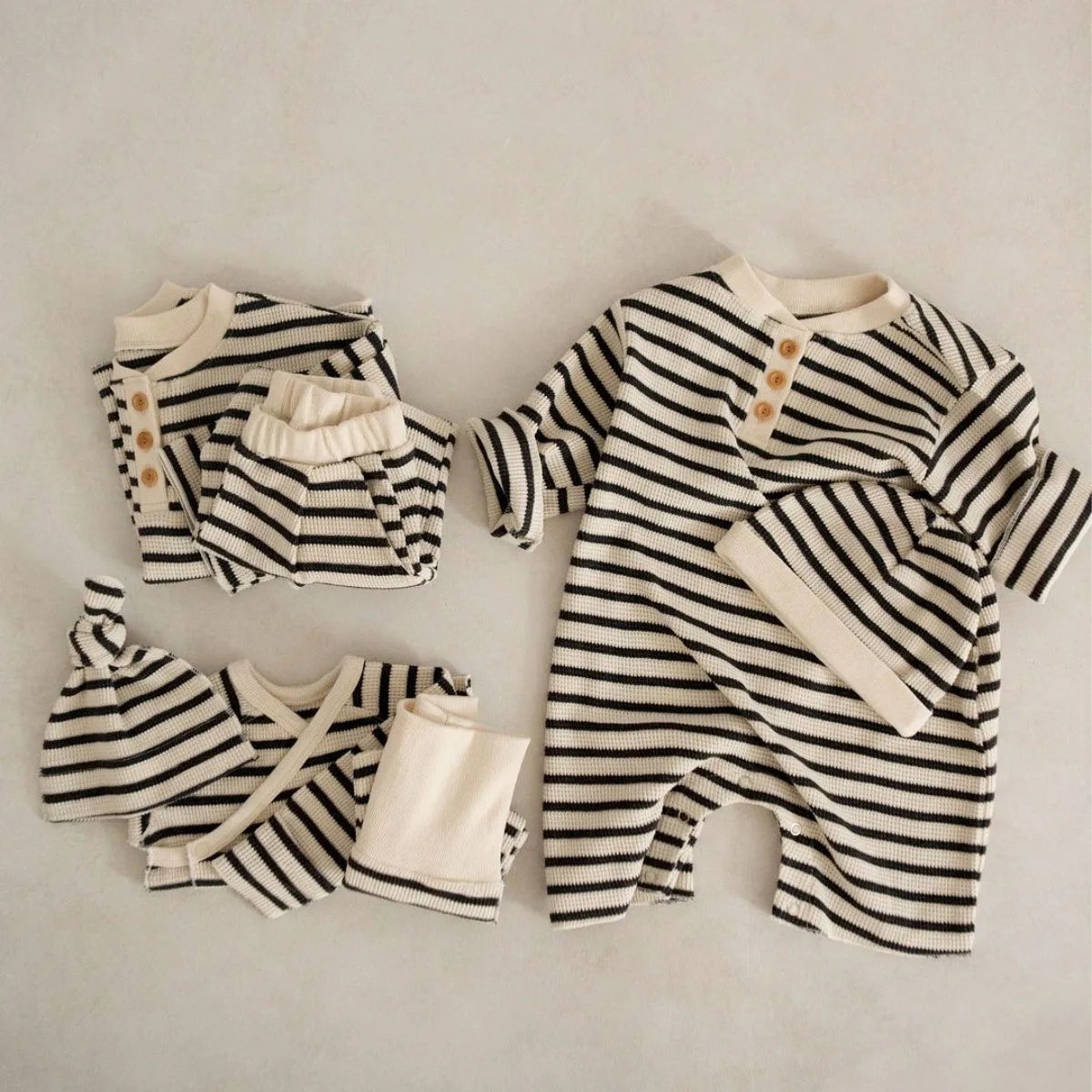 -ベビーロンパース ワッフル 長袖ジャンプスーツ ボーダー柄 帽子セット - mamahalo shop - 長袖ロンパース -  べビー服 - 子供服 - 男の子 - 女の子