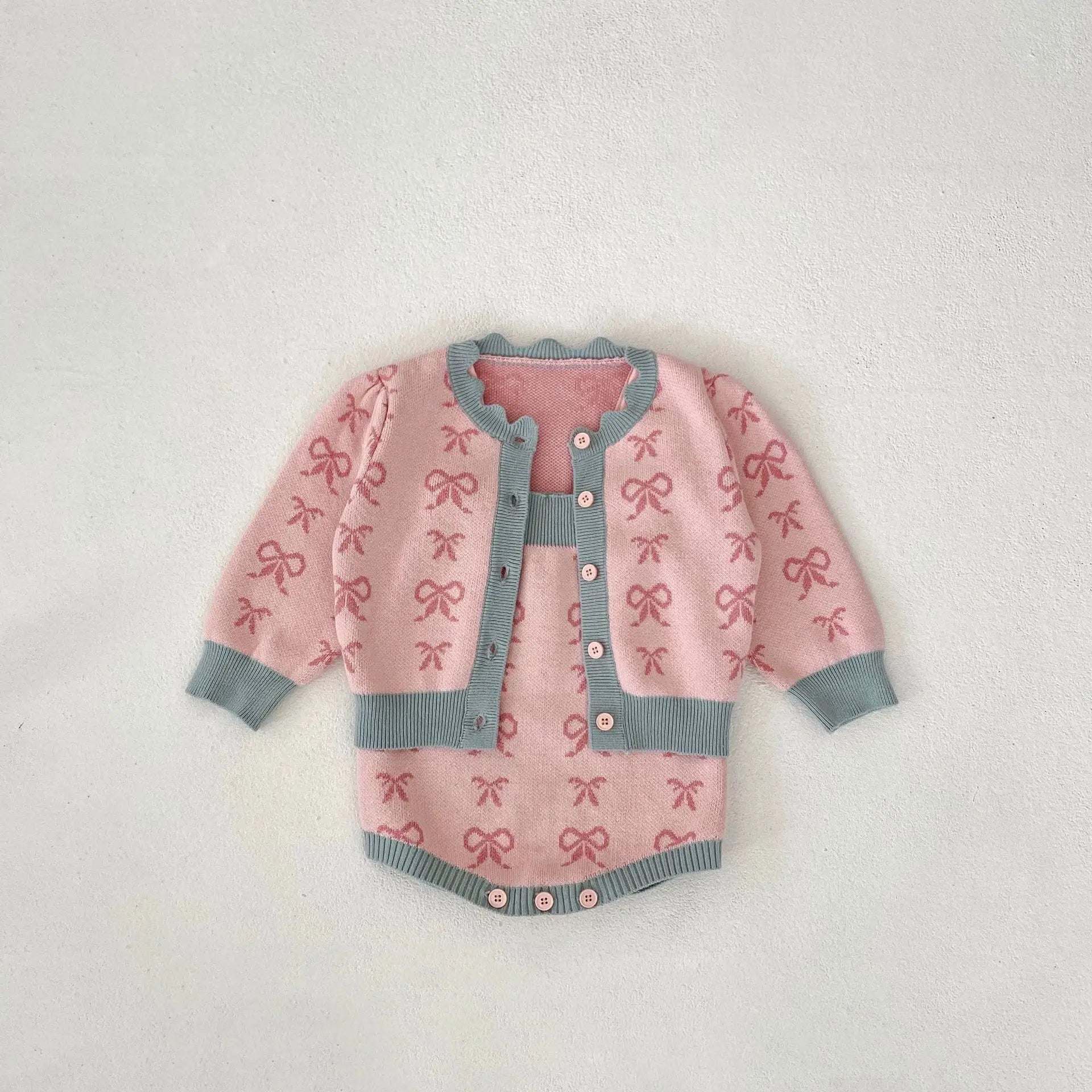 -ベビーカーディガン/ロンパース ニットジャケット/ニットサスペンダーボディスーツ リボン【mh0006475】 - mamahalo shop - ロンパースセットアップ -  べビー服 - 子供服 - 男の子 - 女の子