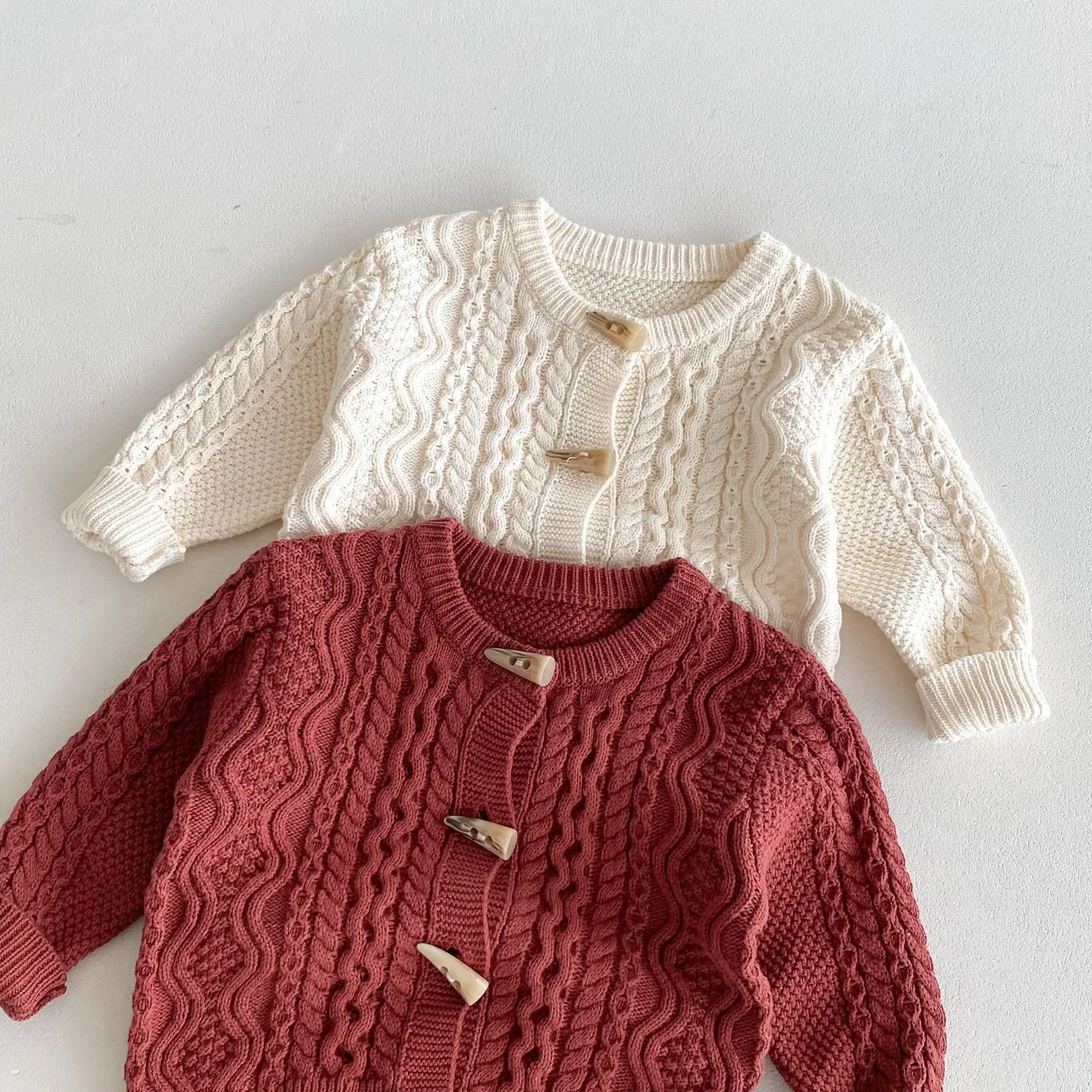 -キッズカーディガン ニットジャケット ダッフルボタン トグルボタン 2カラー【mh0006645】 - mamahalo shop - カーディガン・パーカー -  べビー服 - 子供服 - 男の子 - 女の子